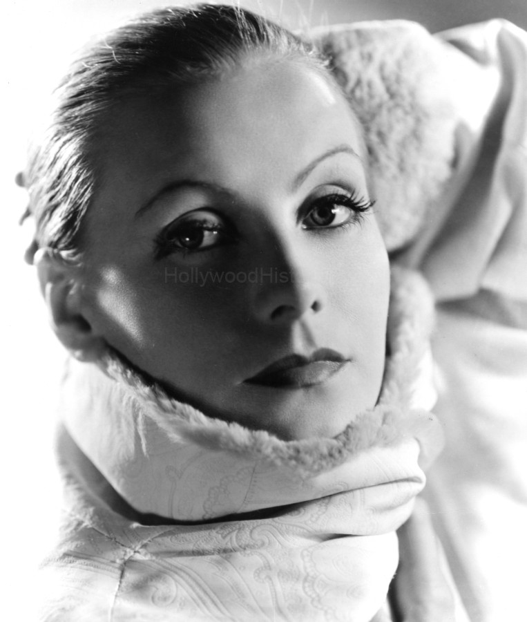Greta Garbo 1935 6 .jpg